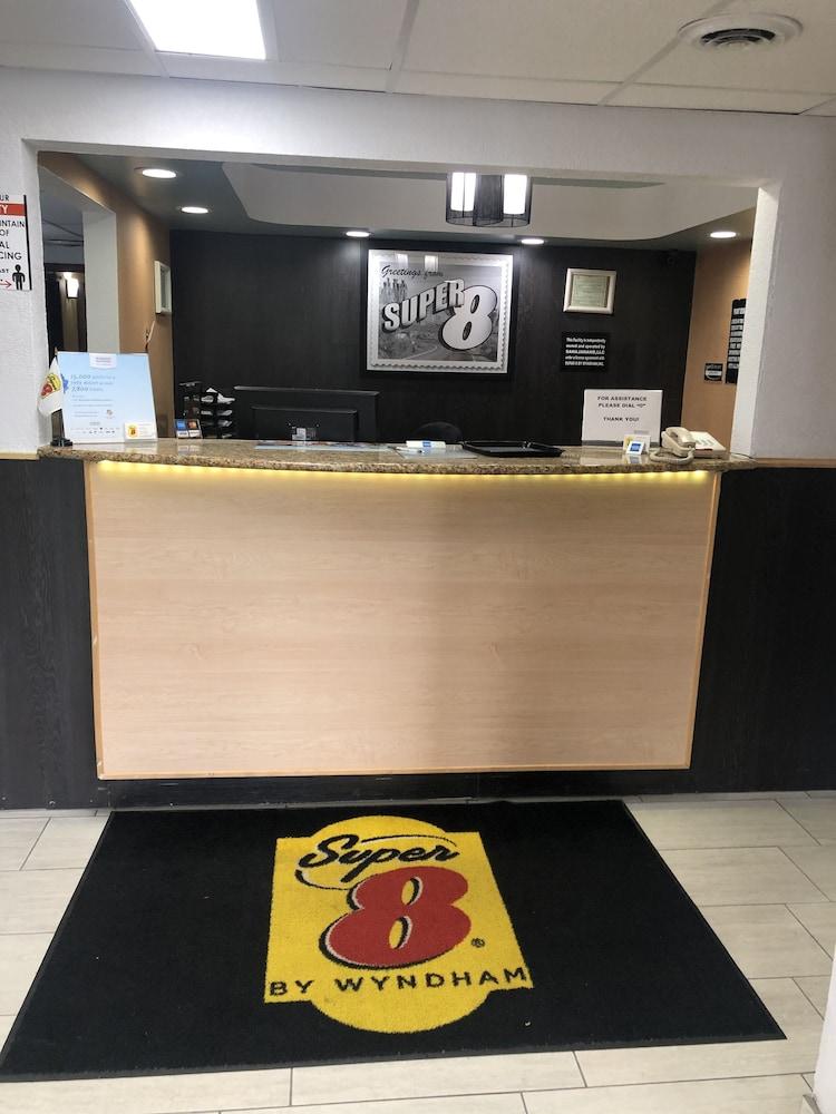 Super 8 By Wyndham Plover Stevens Point Area ภายนอก รูปภาพ