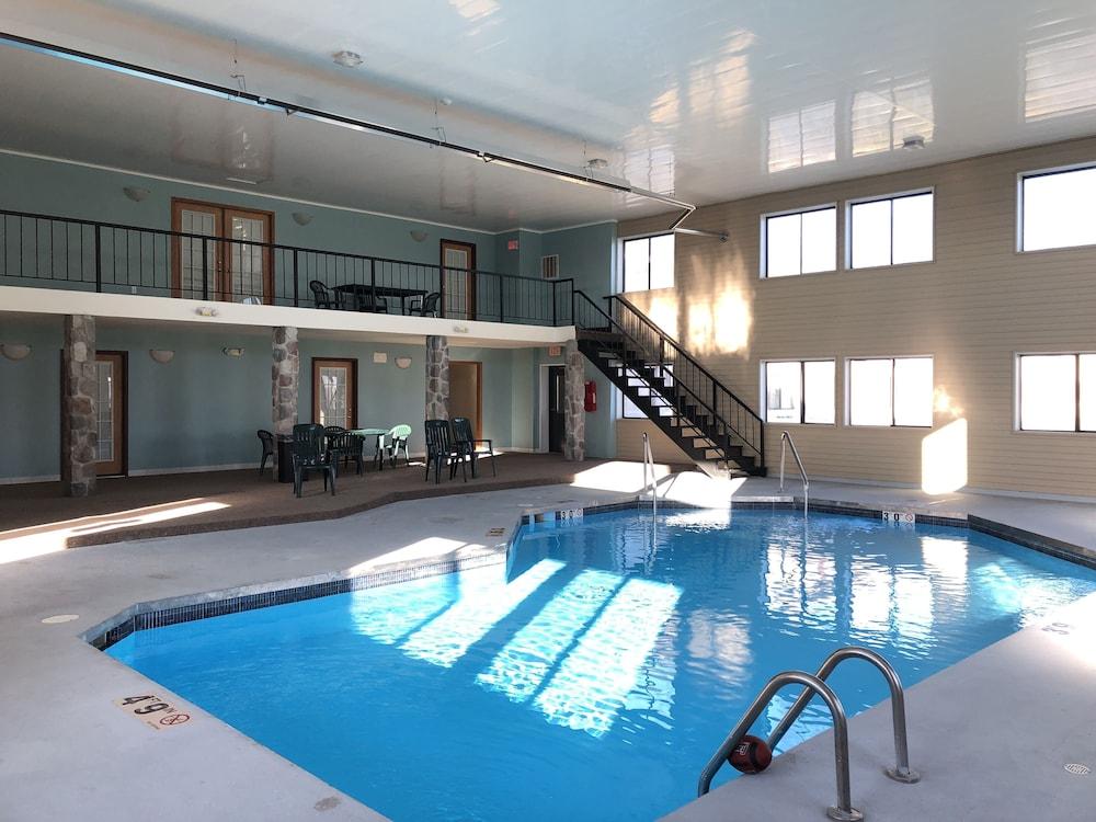 Super 8 By Wyndham Plover Stevens Point Area ภายนอก รูปภาพ